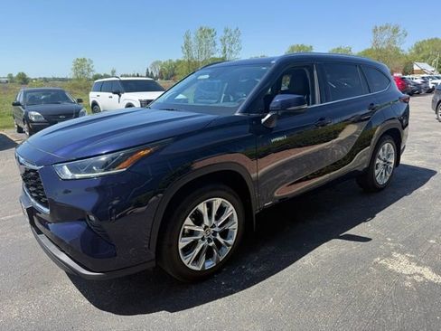 Used 2021 Toyota Highlander Limited AWD/4WD image 4