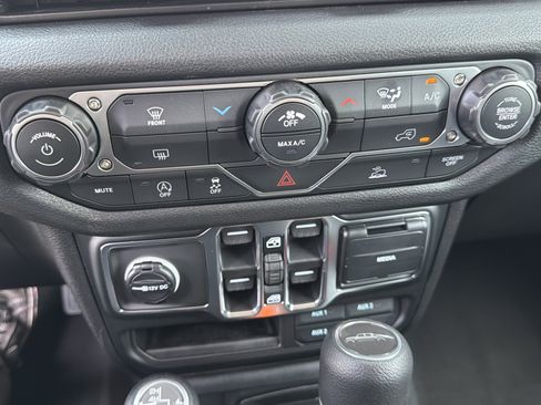 New 2026 Jeep Gladiator Sport AWD/4WD image 35