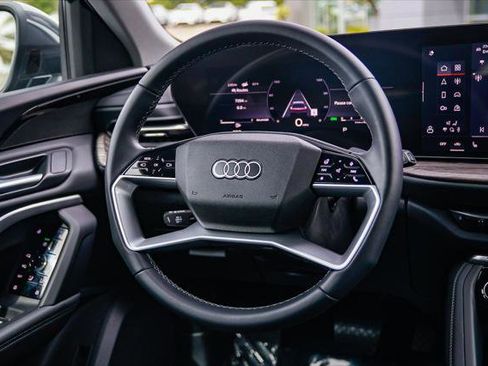 Certified 2025 Audi Q5 Premium w/ Convenience Package AWD/4WD image 17