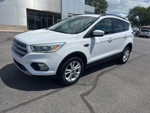 Used 2017 Ford Escape SE w/ Equipment Group 201A AWD/4WD image 4