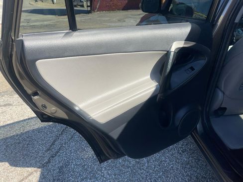 Used 2011 Toyota RAV4 Limited w/ Limited Extra Value Pkg image 21