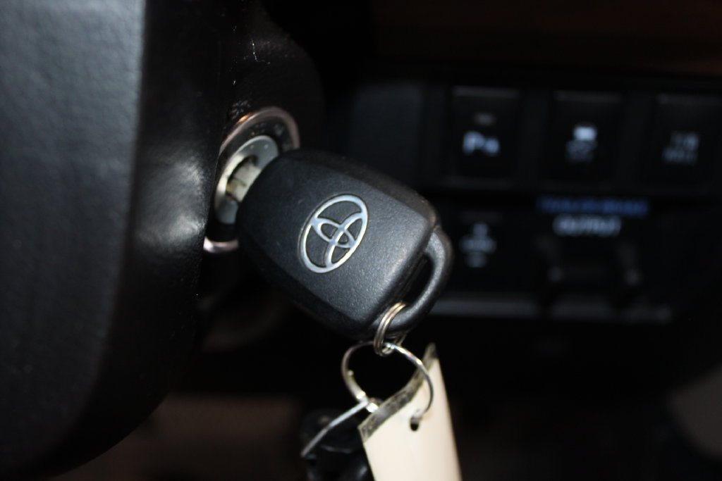 Used 2018 Toyota Tundra Limited w/ Limited Premium Package AWD/4WD image 26