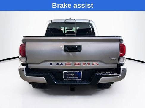 Used 2022 Toyota Tacoma TRD Off-Road w/ Technology Package AWD/4WD image 10
