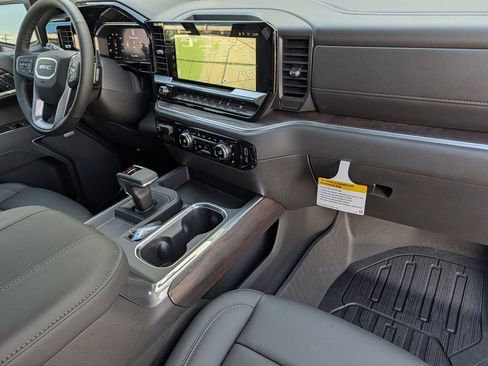 New 2026 GMC Sierra 1500 SLT image 32