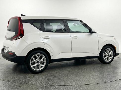 Used 2025 Kia Soul LX w/ LX Technology Package image 9