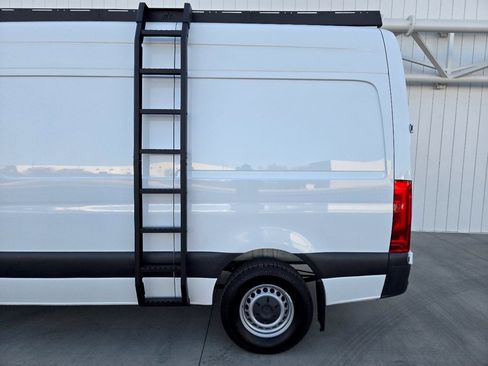 Used 2022 Mercedes-Benz Sprinter 2500 image 18