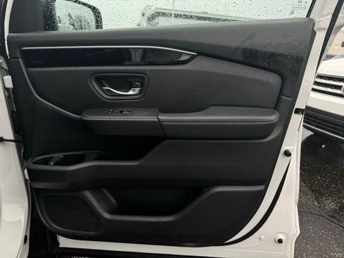 Used 2024 Honda Pilot Touring image 15