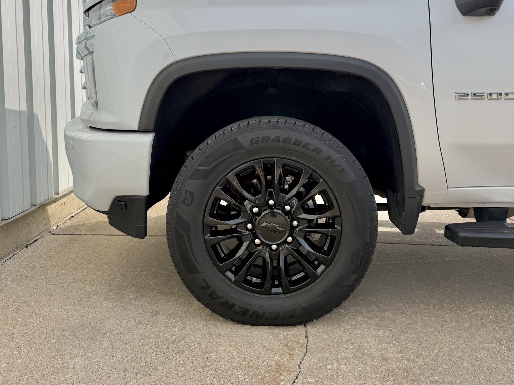 Used 2023 Chevrolet Silverado 2500 High Country AWD/4WD image 40
