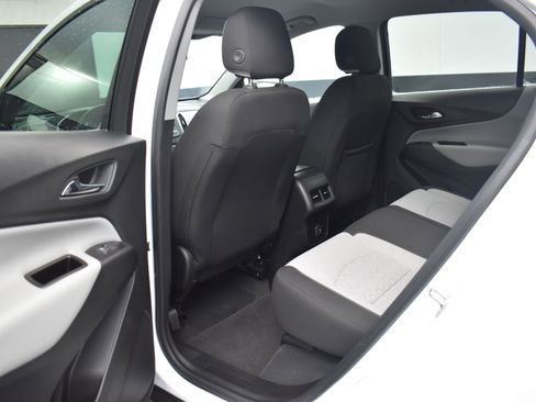 Used 2022 Chevrolet Equinox LS w/ LS Convenience Package FWD image 9