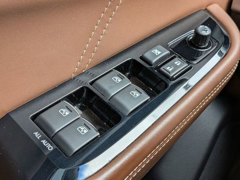 Used 2018 Subaru Outback 2.5i Touring image 24