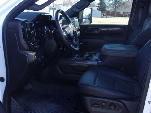 Used 2024 Chevrolet Silverado 2500 ZR2 w/ ZR2 Bison Edition image 3