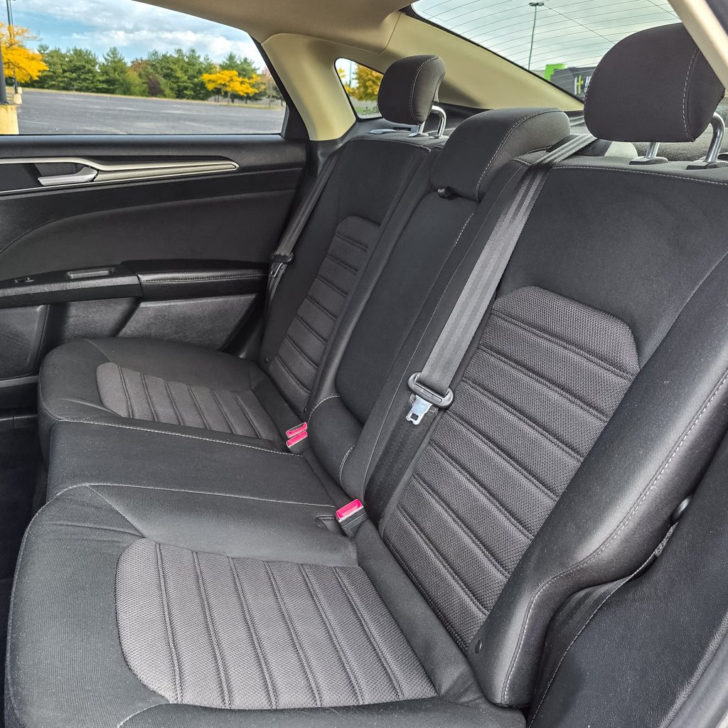 Used 2020 Ford Fusion SE FWD image 20
