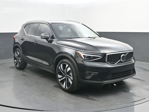 Certified 2024 Volvo XC40 B5 Plus w/ Protection Package Premier AWD/4WD image 9
