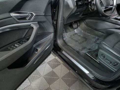 Used 2023 Audi e-tron Premium Plus w/ Premium Plus Package AWD/4WD image 8
