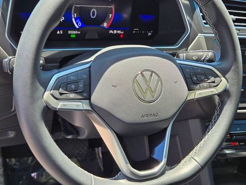 Used 2022 Volkswagen Tiguan SE w/ Panoramic Sunroof Package FWD image 25