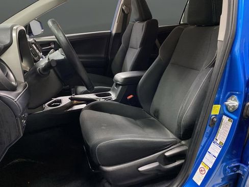 Used 2018 Toyota RAV4 XLE image 4