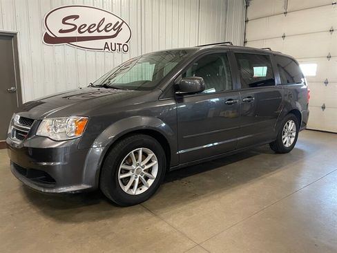 Used 2016 Dodge Grand Caravan SXT image 2