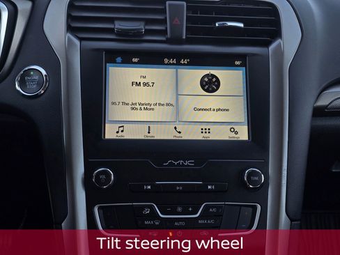 Used 2019 Ford Fusion SE FWD image 20