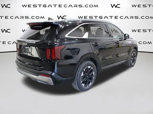 Used 2024 Kia Sorento S image 36