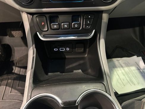 Used 2019 GMC Terrain SLT w/ Preferred Package FWD image 16