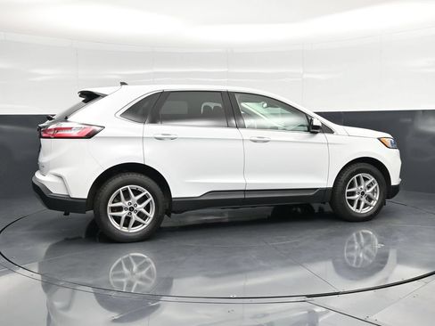 Certified 2024 Ford Edge SEL w/ Convenience Package AWD/4WD image 2