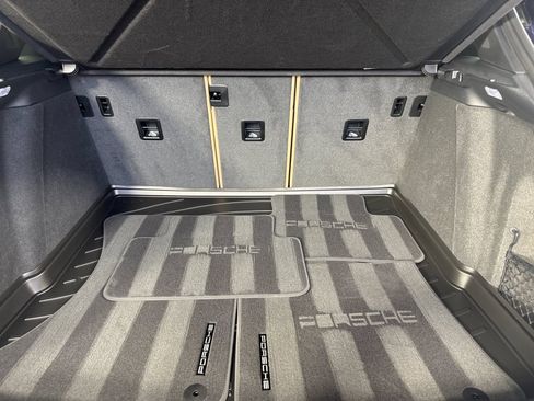 Certified 2025 Porsche Macan image 17