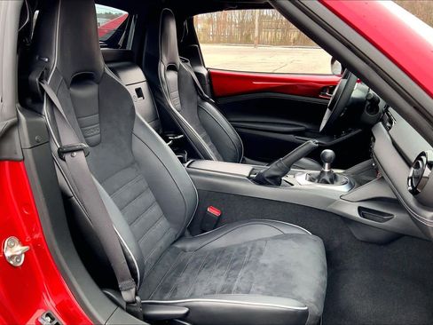 Certified 2023 MAZDA MX-5 Miata Club w/ Weather Package RWD image 8