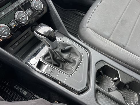 Certified 2024 Volkswagen Taos SE w/ Panoramic Sunroof Package image 24