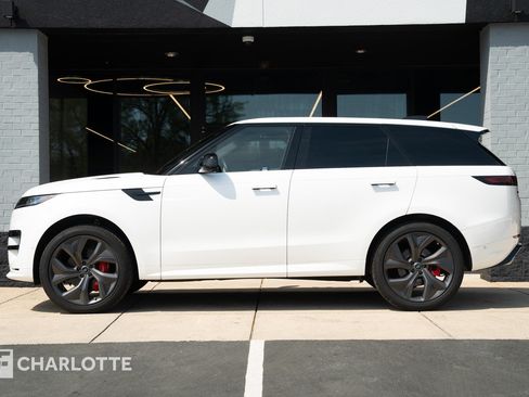 Used 2024 Land Rover Range Rover Sport Dynamic SE AWD/4WD image 1