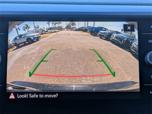 Certified 2024 Volkswagen Taos SE image 22