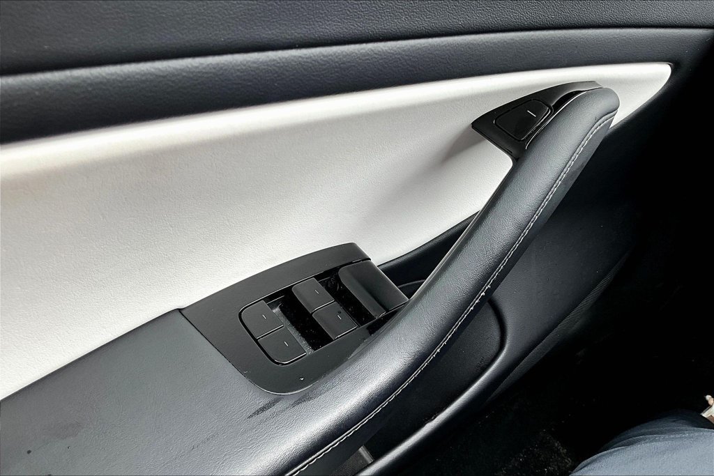 Used 2020 Tesla Model 3 Standard Range Plus RWD image 15