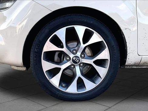 Used 2013 Kia Soul ! w/ Premium Pkg FWD image 10