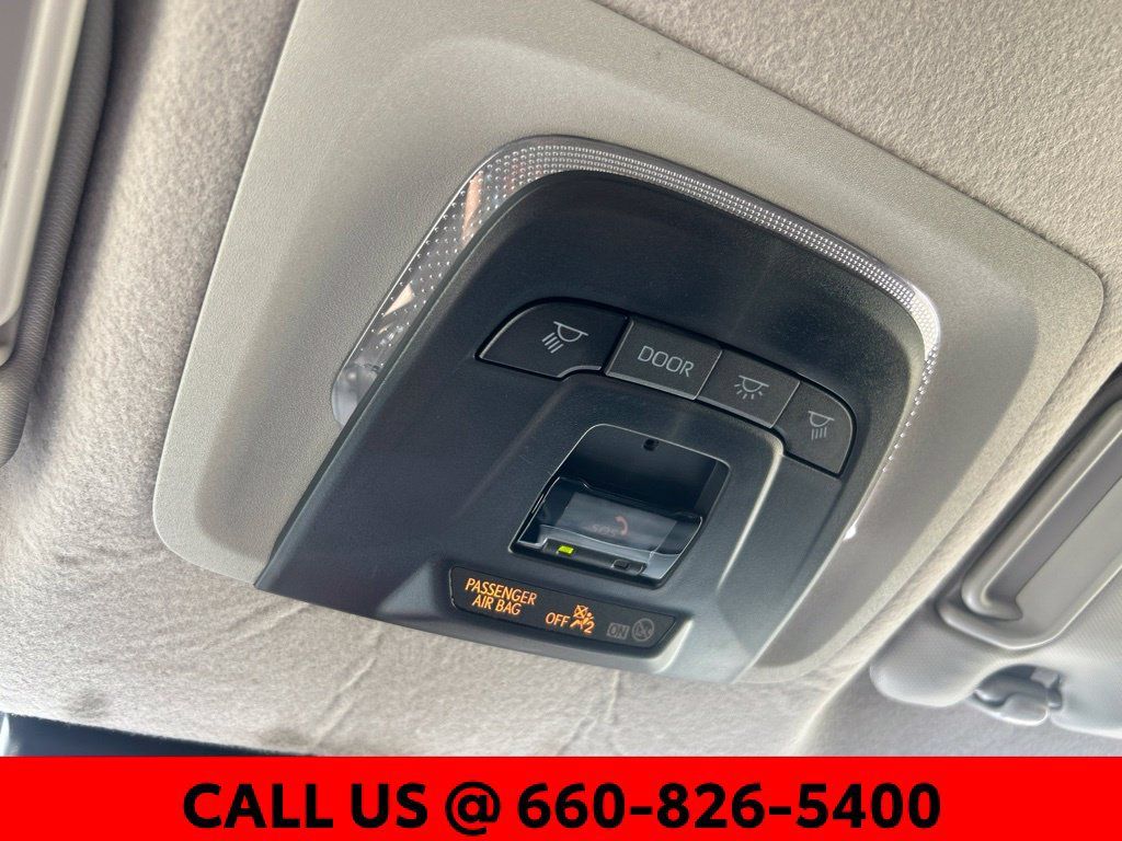 Used 2026 Toyota Corolla Cross XLE FWD image 23