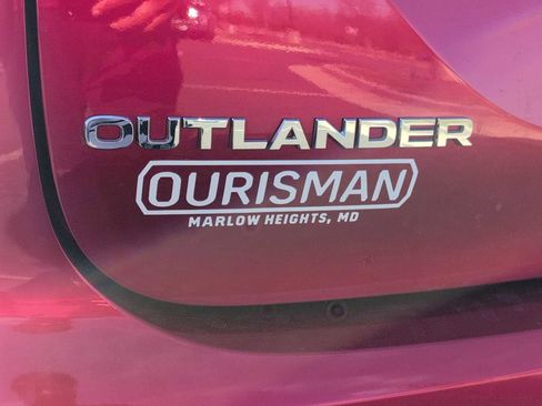 Used 2024 Mitsubishi Outlander ES image 13