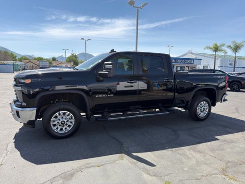 Used 2025 Chevrolet Silverado 2500 LT w/ Convenience Package AWD/4WD image 5