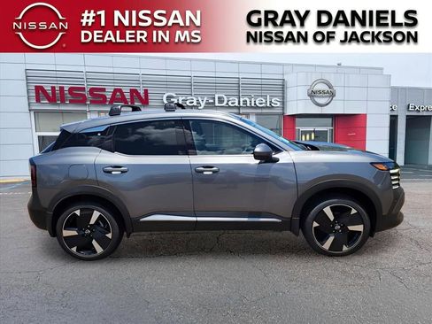 New 2025 Nissan Kicks SR image 16