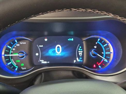 Used 2022 Chrysler Pacifica Touring-L w/ Uconnect Theater Family Group FWD image 9