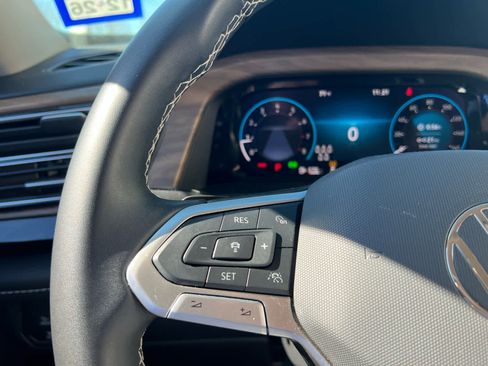 Used 2025 Volkswagen Atlas SE image 26