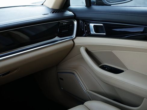 Used 2021 Porsche Panamera 4 image 34