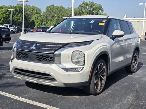 Used 2022 Mitsubishi Outlander SE AWD/4WD image 3
