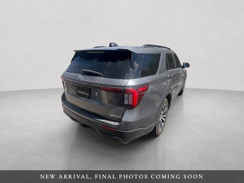 Used 2025 Ford Explorer ST-Line w/ Premium Package RWD image 3