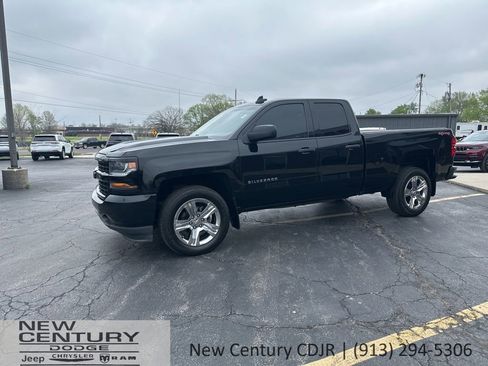 Used 2017 Chevrolet Silverado 1500 Custom w/ Custom Convenience Package AWD/4WD image 1