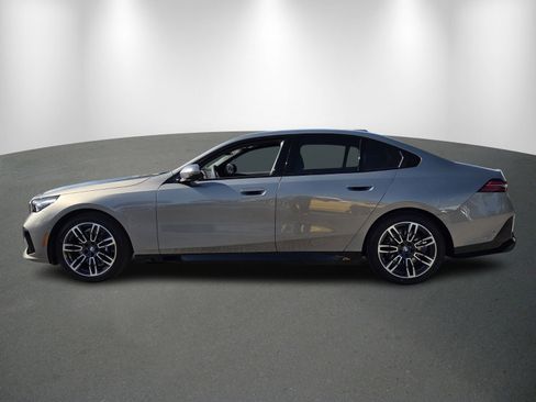 New 2026 BMW 530i xDrive w/ M Sport Package image 4