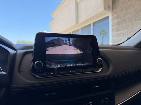 Used 2025 Nissan Rogue SV FWD image 25