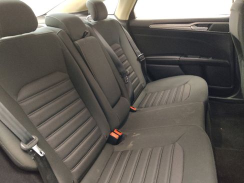 Used 2019 Ford Fusion SE FWD image 19