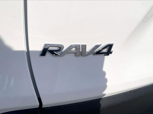 Used 2025 Toyota RAV4 XLE FWD image 30