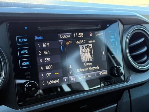 Used 2018 Toyota Tacoma TRD Off-Road image 23