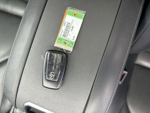 Used 2021 Toyota Highlander XLE image 11