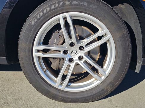 Used 2024 Porsche Macan image 9