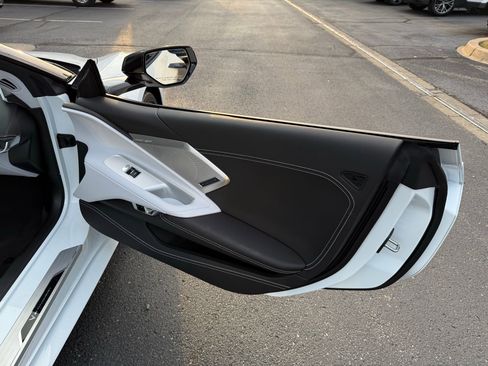 Used 2024 Chevrolet Corvette Stingray Premium Conv w/ Z51 Performance Package image 7